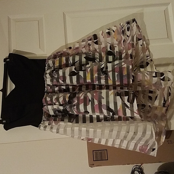 Dress - Picture 4 of 4